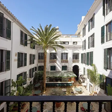 Hotel Born-2